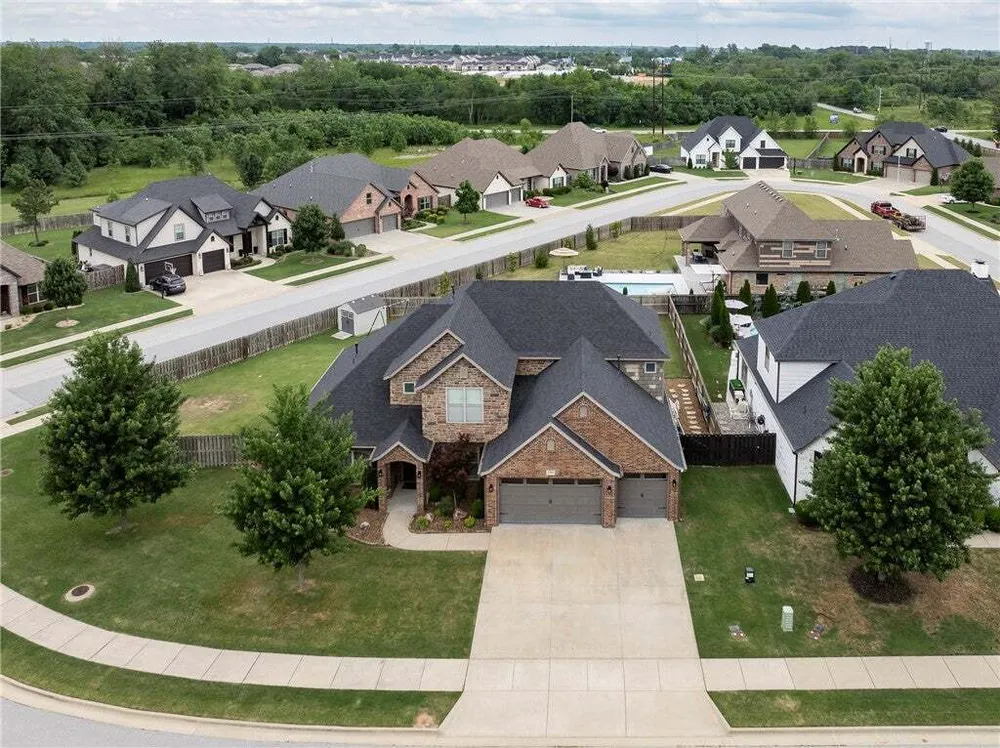 1701 Helen Ln, Bentonville, AR 72713