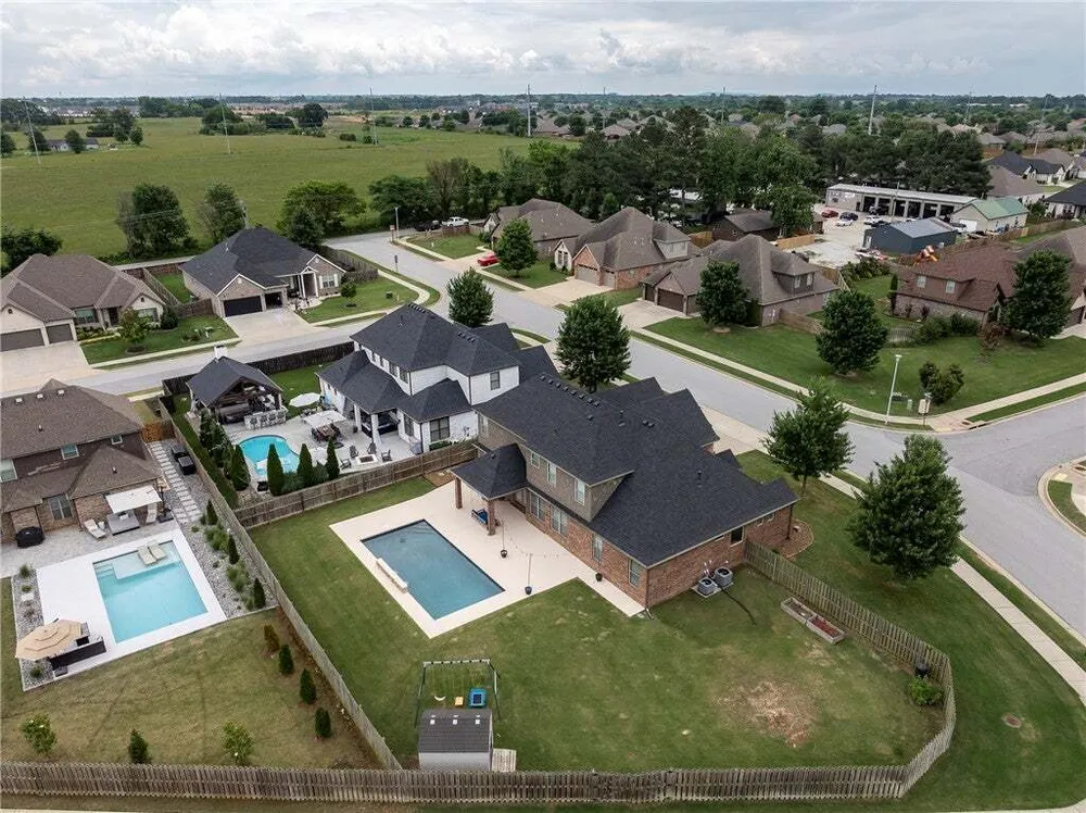 1701 Helen Ln, Bentonville, AR 72713