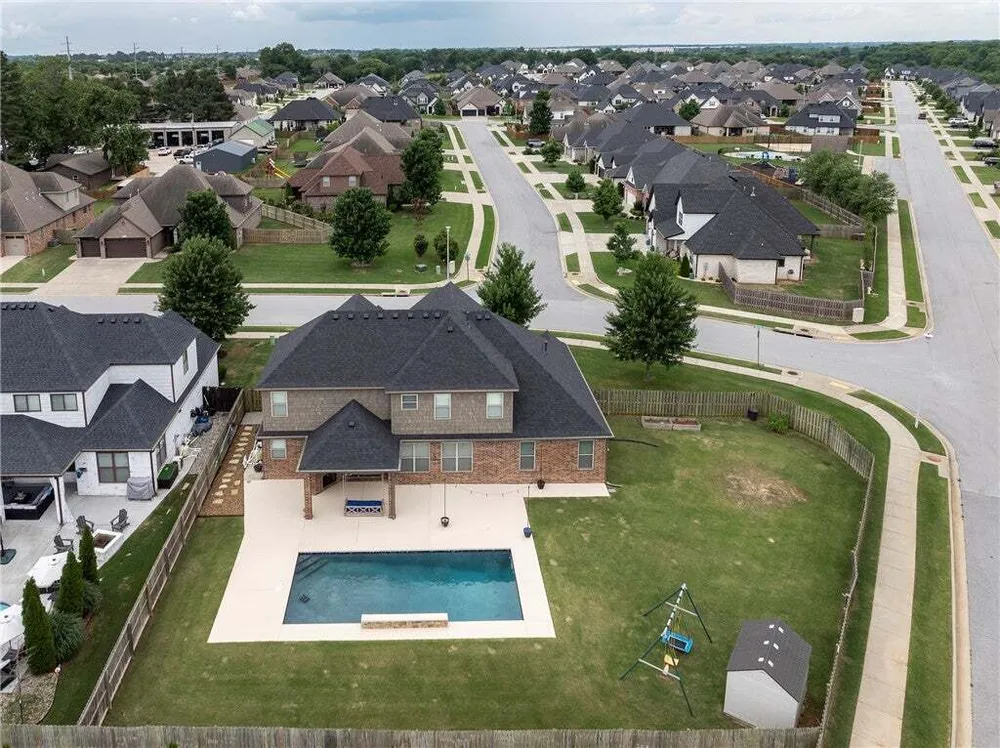 1701 Helen Ln, Bentonville, AR 72713