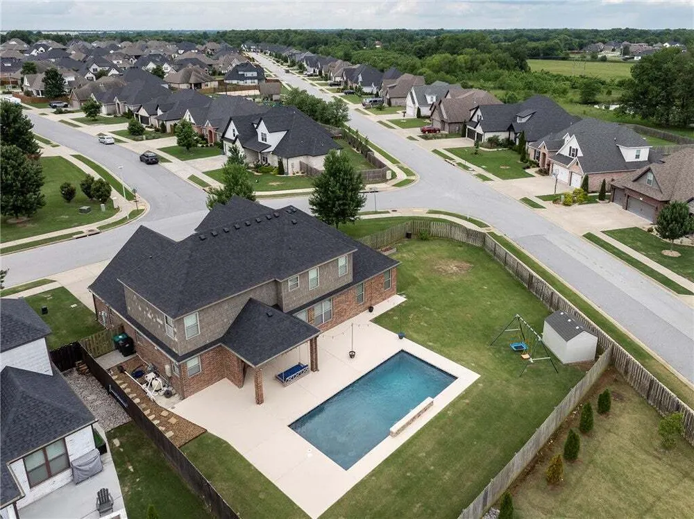 1701 Helen Ln, Bentonville, AR 72713