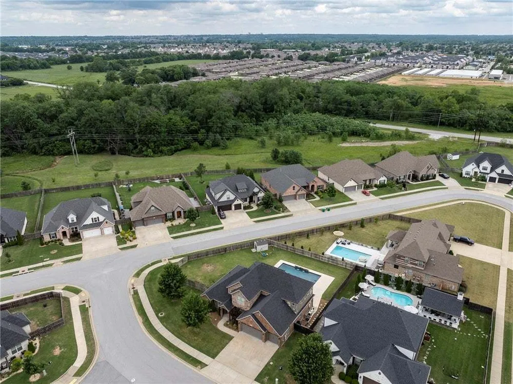 1701 Helen Ln, Bentonville, AR 72713