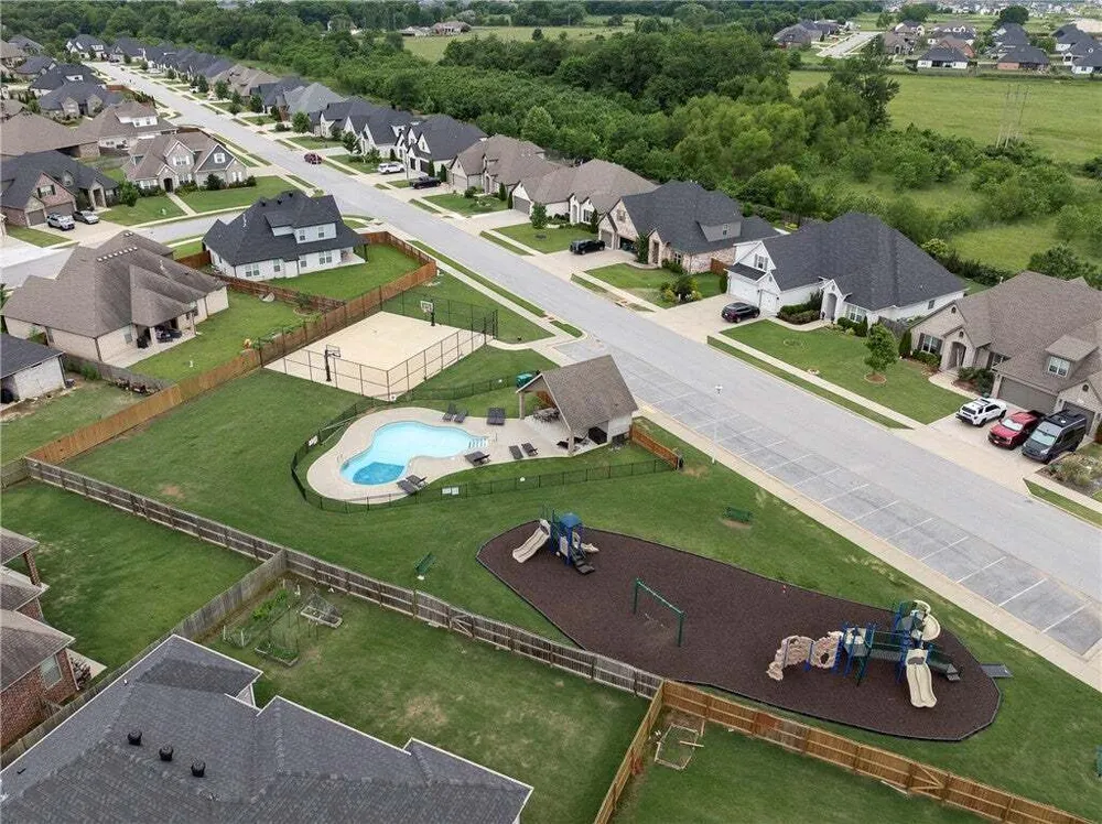 1701 Helen Ln, Bentonville, AR 72713