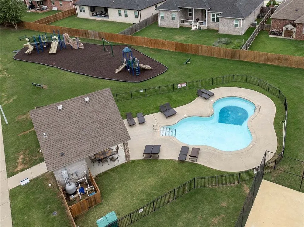 1701 Helen Ln, Bentonville, AR 72713