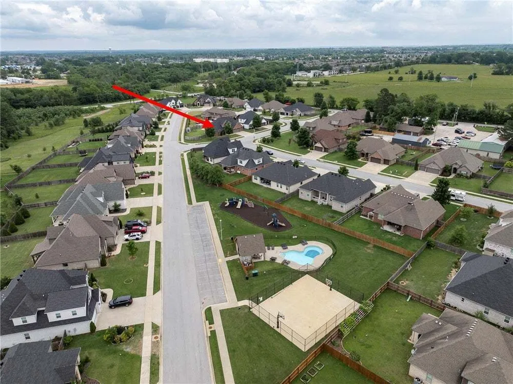 1701 Helen Ln, Bentonville, AR 72713