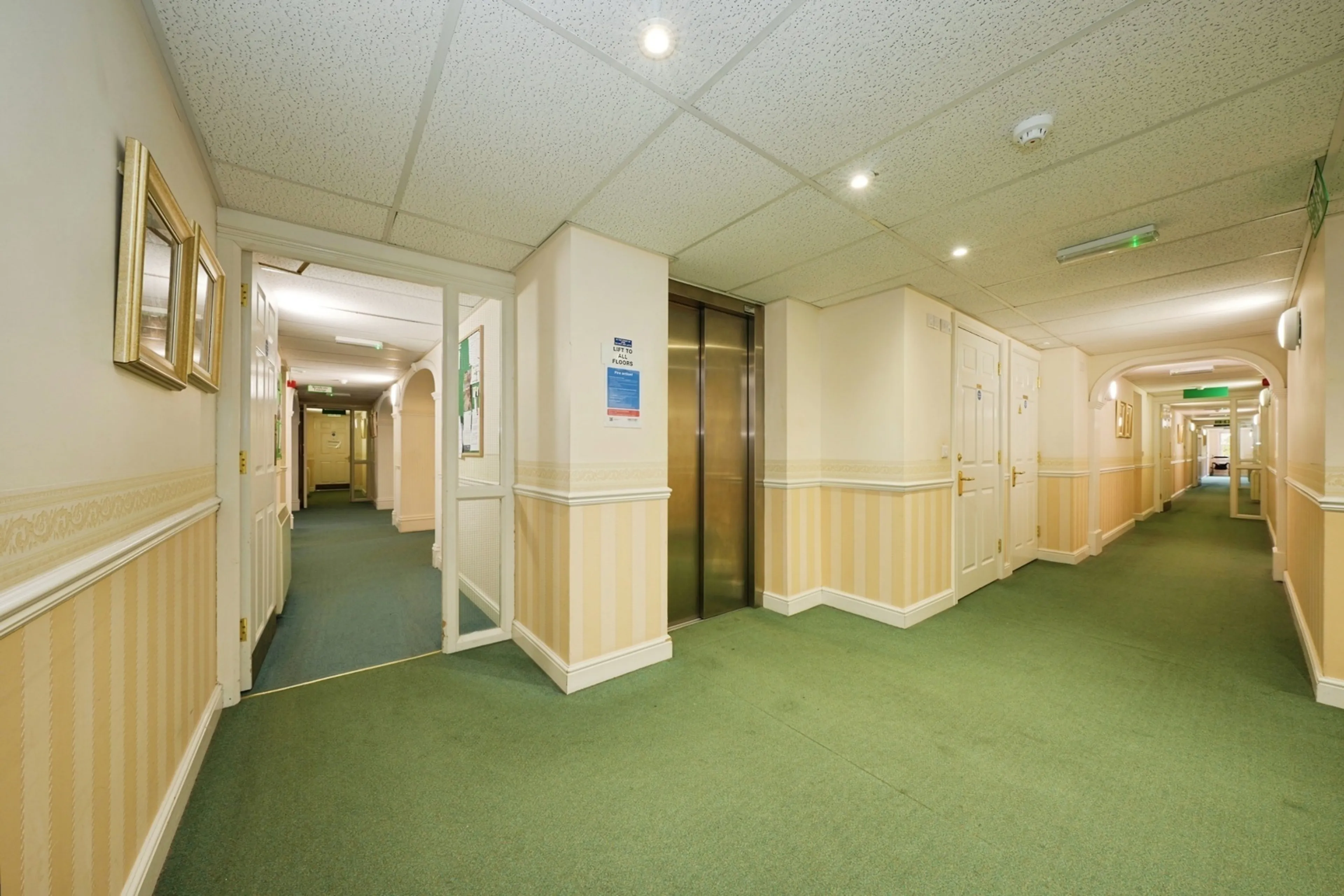Photo 12