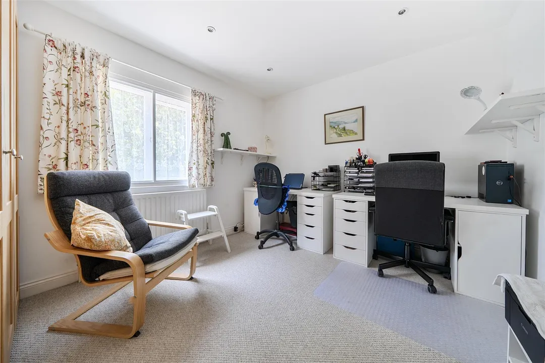 https://mr0.homeflow-assets.co.uk/files/photo/image/47401/8997/_x_/8k46_XcGE0uUoiLBVQRz-A.jpg