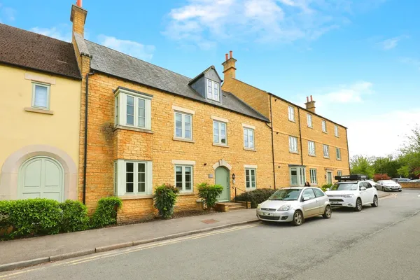Station Road, Moreton-in-Marsh, Glouc...