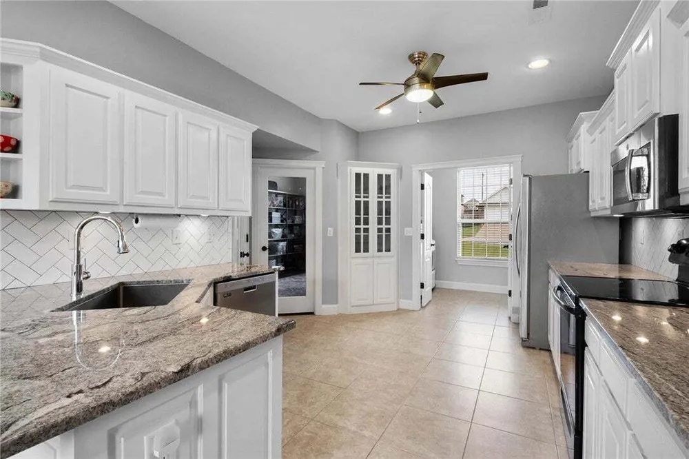 4601 SW Golden Eagle Ave, Bentonville, AR 72713
