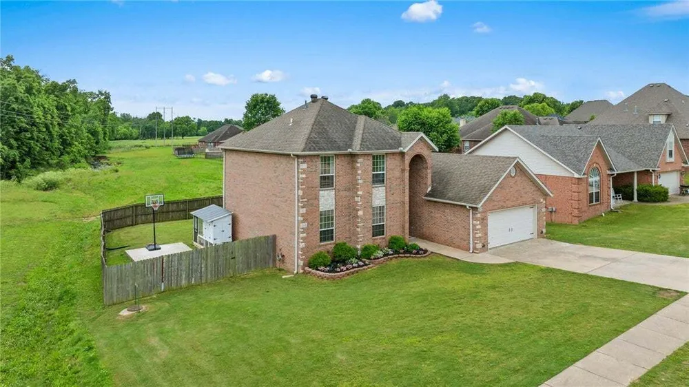 4601 SW Golden Eagle Ave, Bentonville, AR 72713