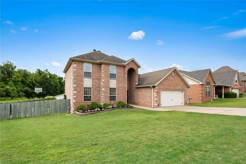 4601 SW Golden Eagle Ave, Bentonville, AR 72713