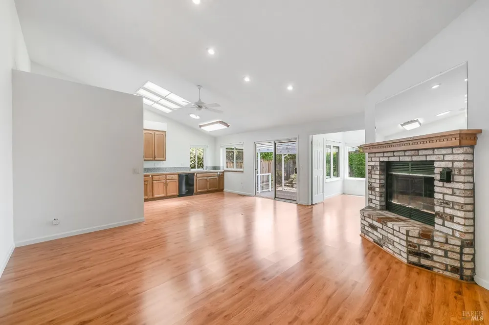 9151 Piccadilly Circle, Windsor, CA 95492