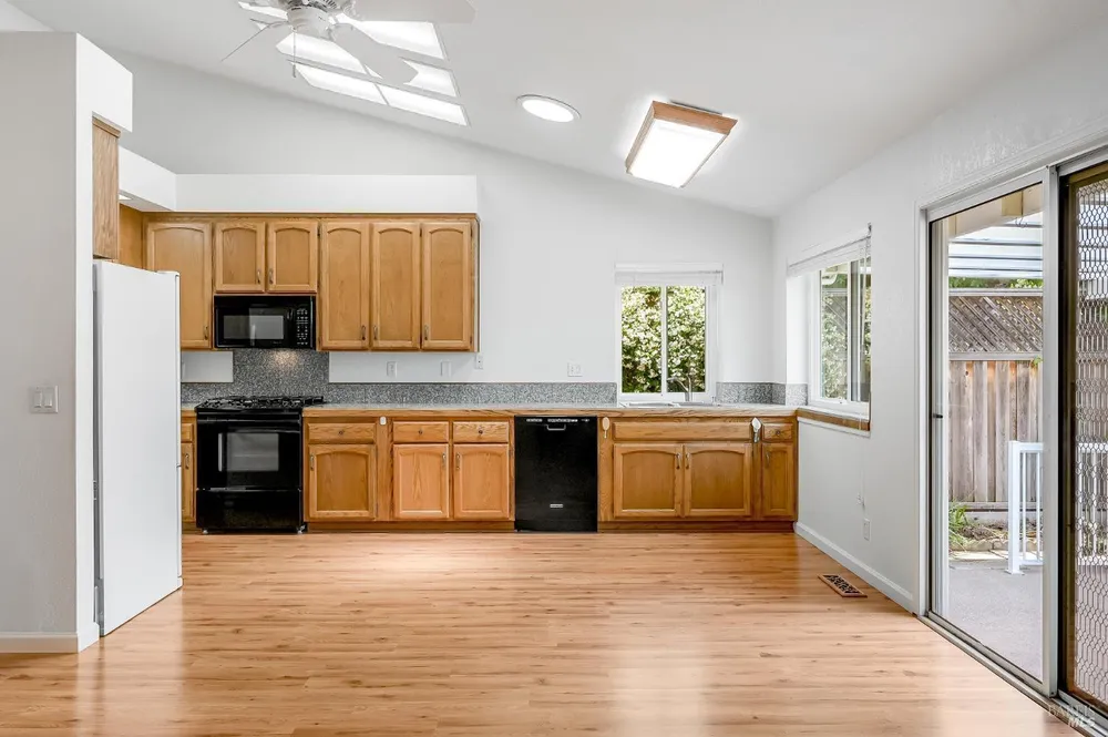 9151 Piccadilly Circle, Windsor, CA 95492