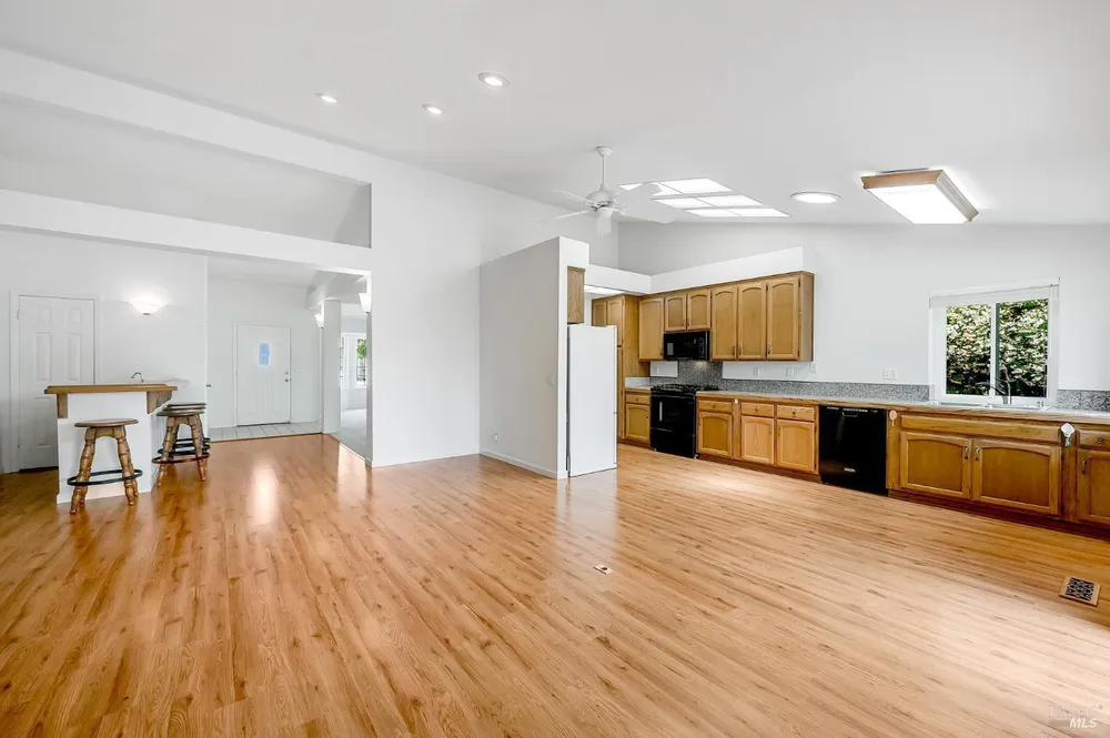 9151 Piccadilly Circle, Windsor, CA 95492