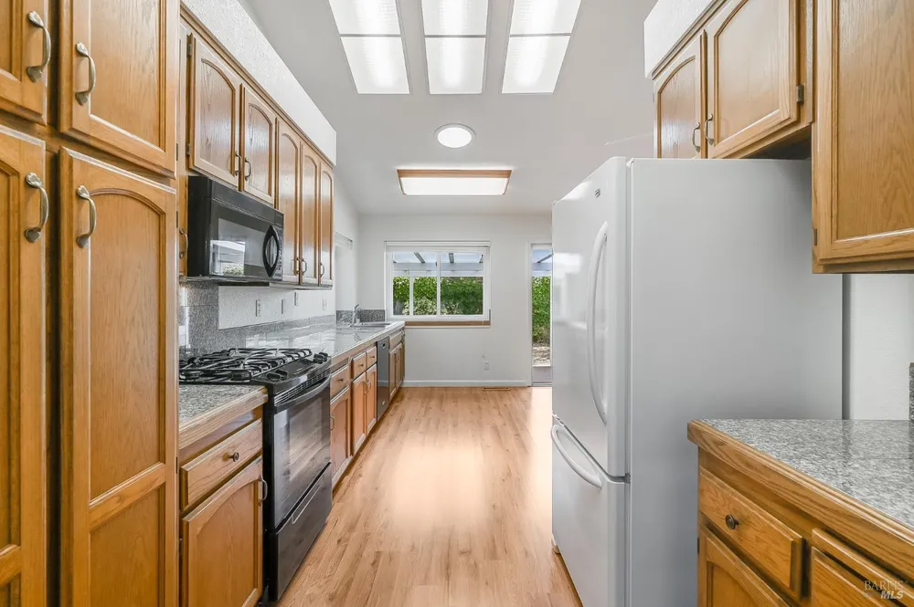 9151 Piccadilly Circle, Windsor, CA 95492