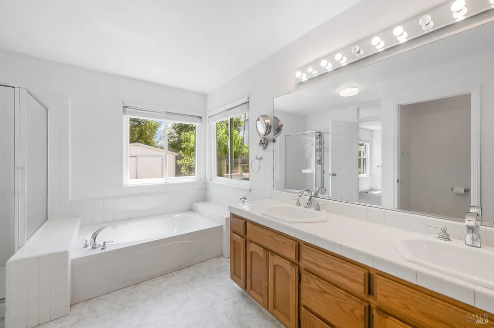 9151 Piccadilly Circle, Windsor, CA 95492