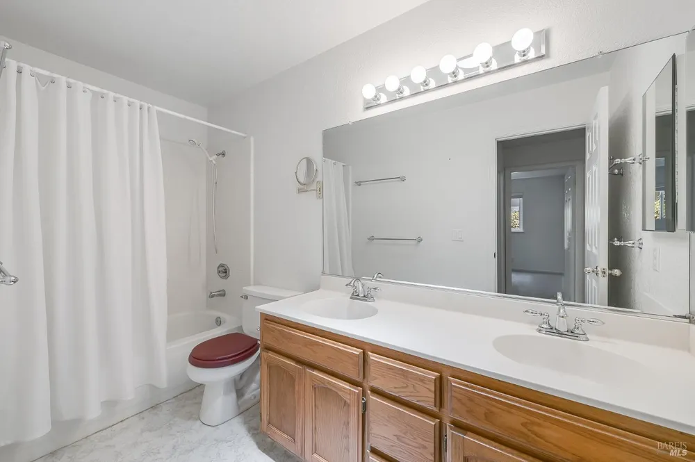 9151 Piccadilly Circle, Windsor, CA 95492