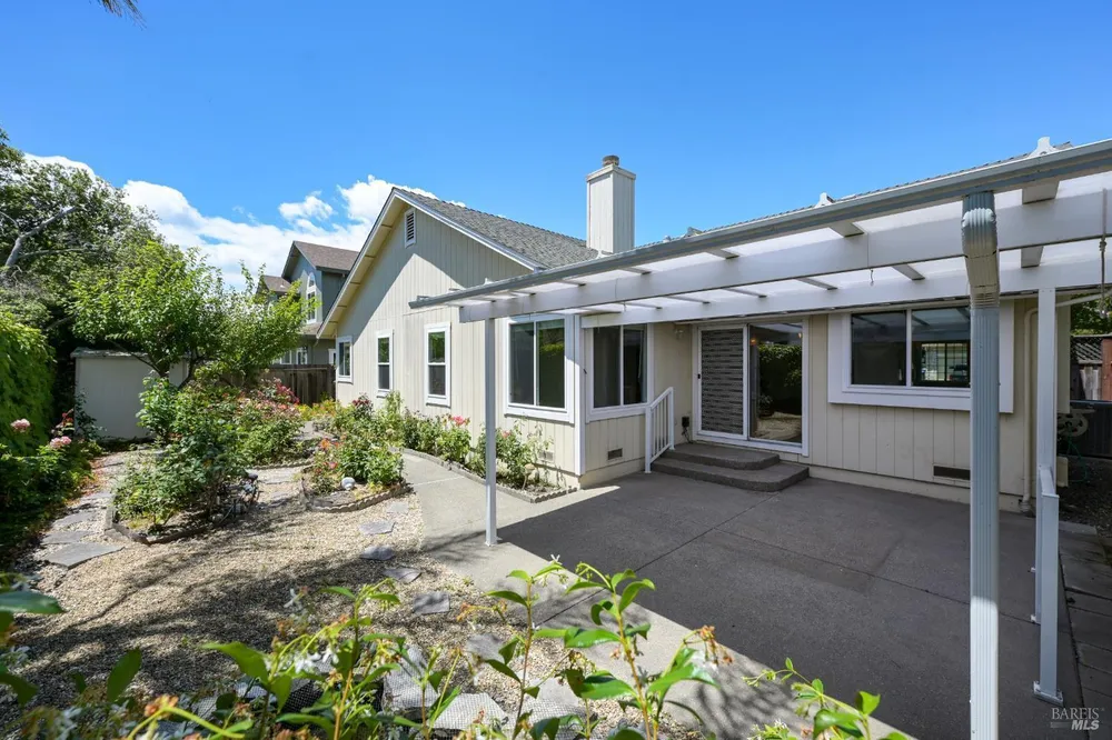 9151 Piccadilly Circle, Windsor, CA 95492