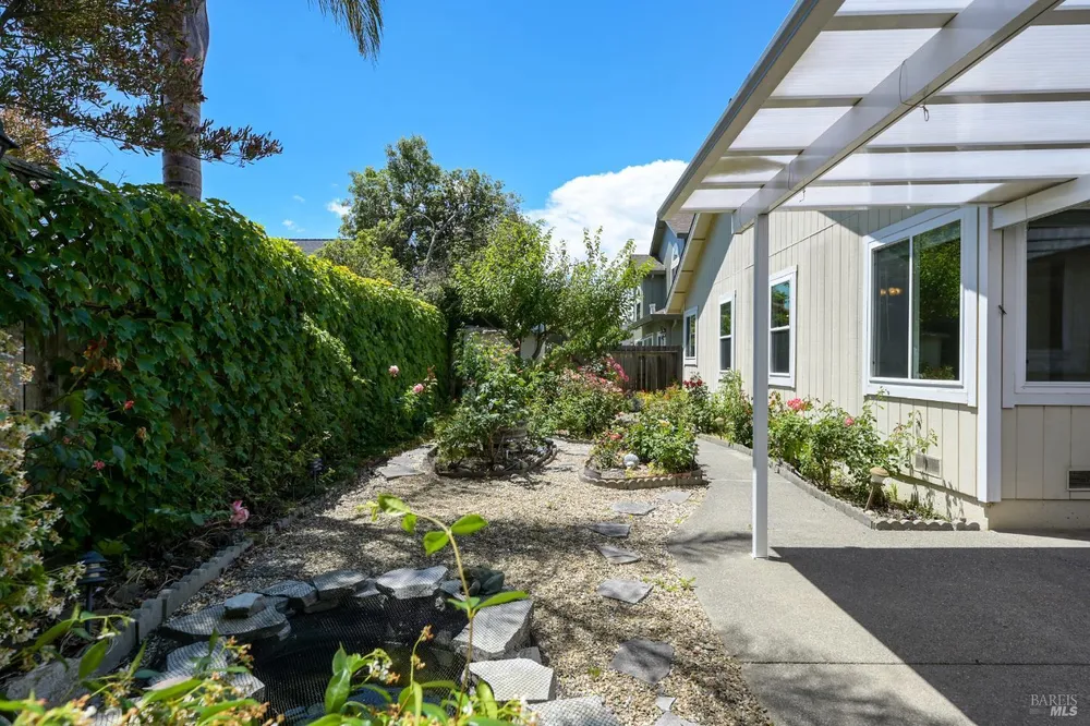9151 Piccadilly Circle, Windsor, CA 95492