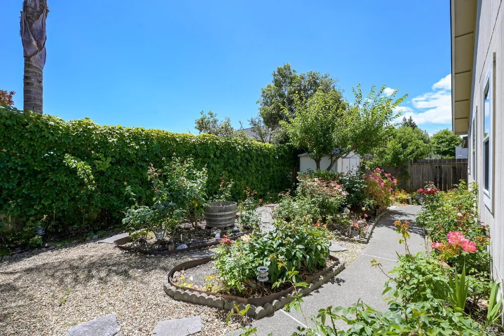 9151 Piccadilly Circle, Windsor, CA 95492