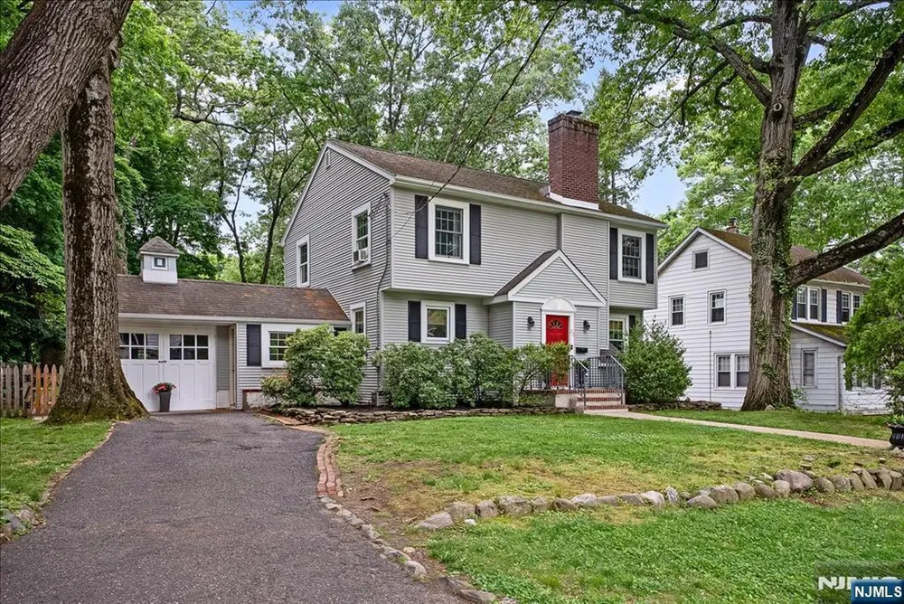 22 Sterling Pl, Glen Rock, NJ 07452