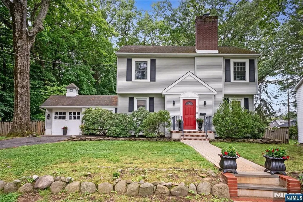 22 Sterling Pl, Glen Rock, NJ 07452