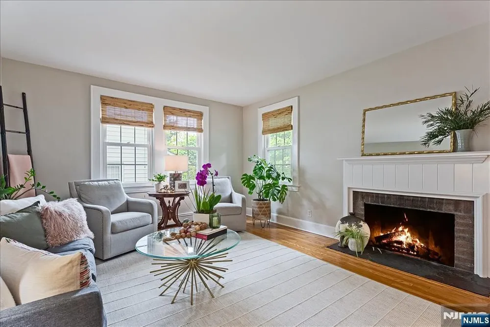 22 Sterling Pl, Glen Rock, NJ 07452