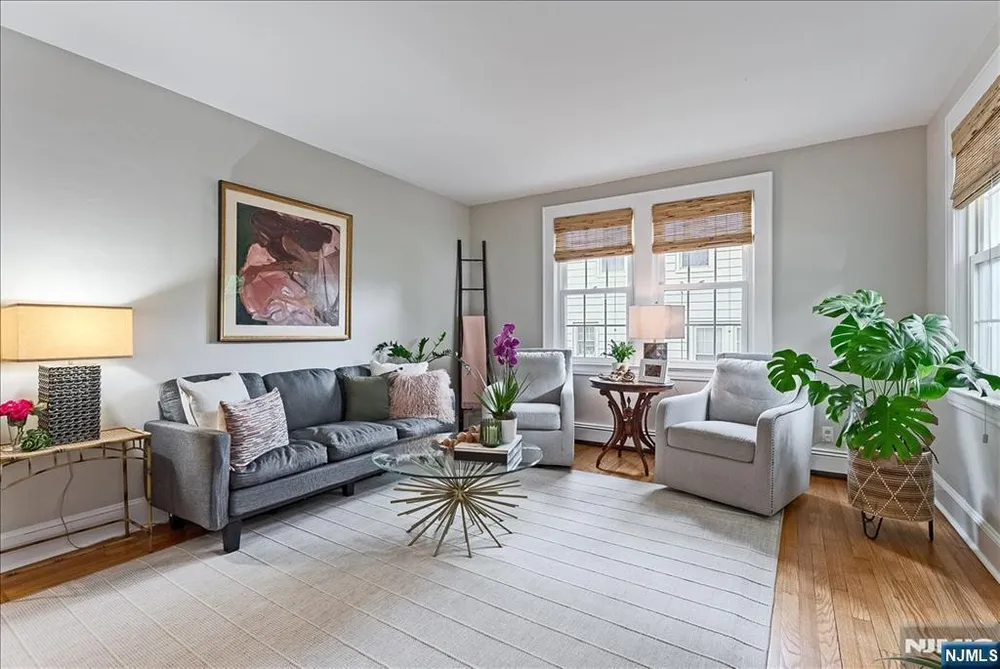 22 Sterling Pl, Glen Rock, NJ 07452
