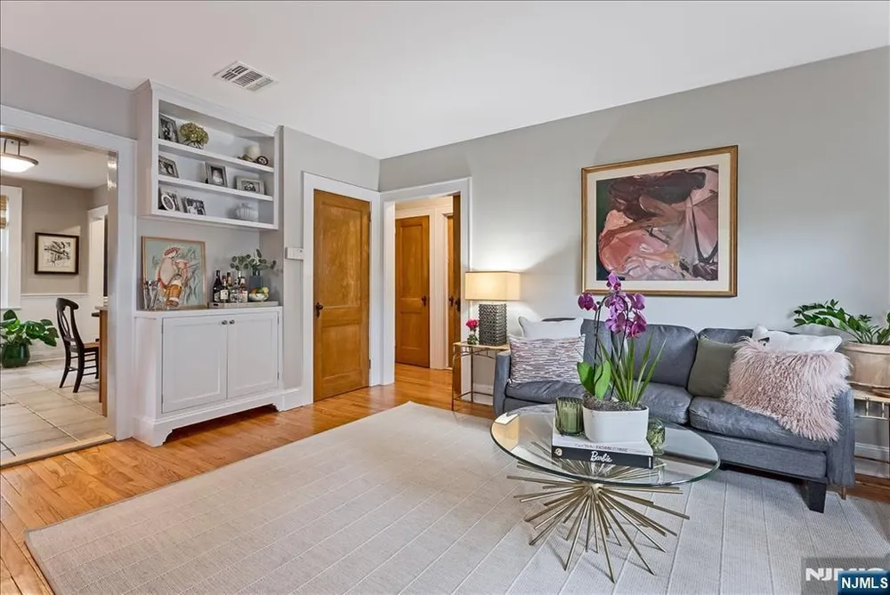 22 Sterling Pl, Glen Rock, NJ 07452