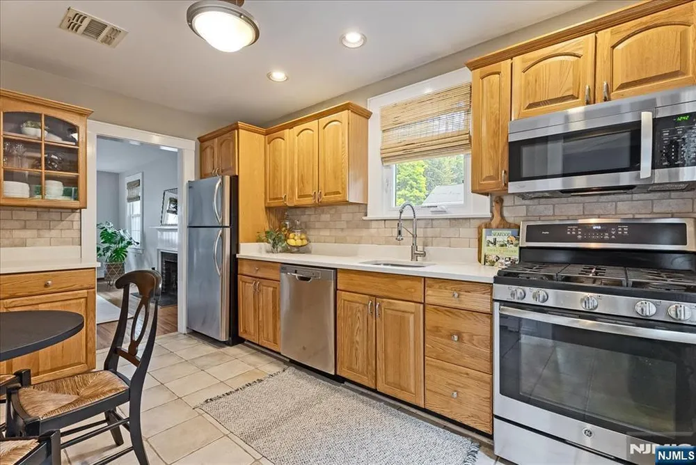 22 Sterling Pl, Glen Rock, NJ 07452