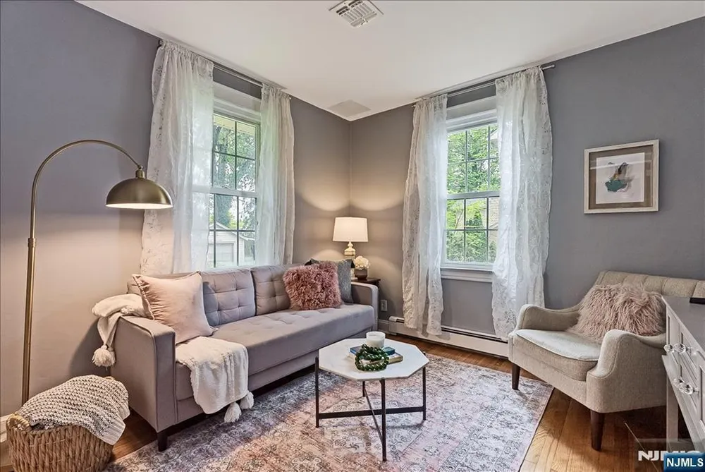 22 Sterling Pl, Glen Rock, NJ 07452