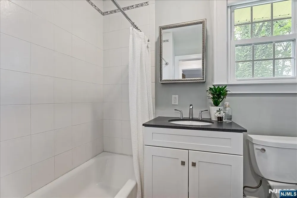 22 Sterling Pl, Glen Rock, NJ 07452