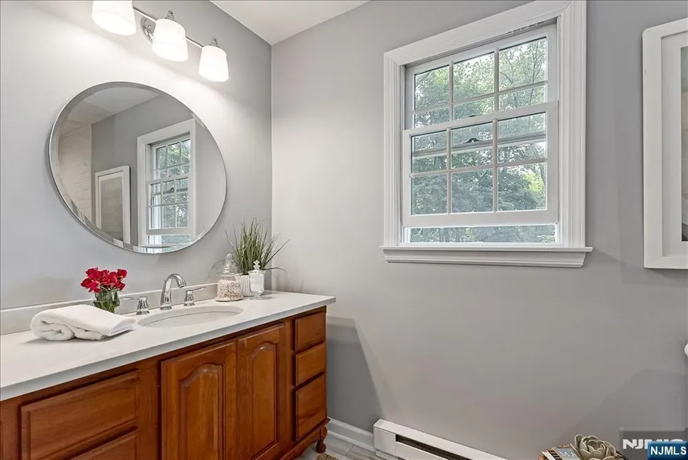 22 Sterling Pl, Glen Rock, NJ 07452