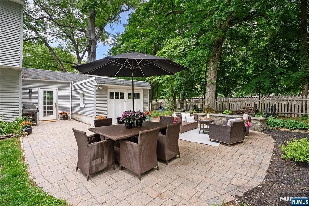 22 Sterling Pl, Glen Rock, NJ 07452