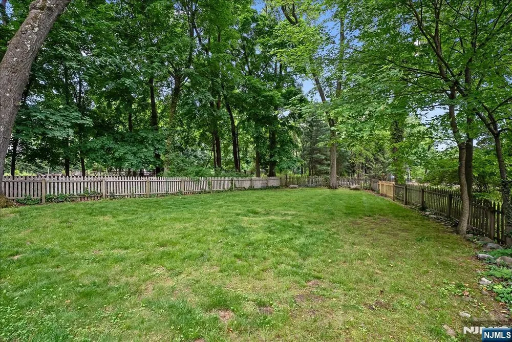 22 Sterling Pl, Glen Rock, NJ 07452