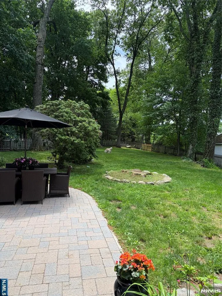 22 Sterling Pl, Glen Rock, NJ 07452