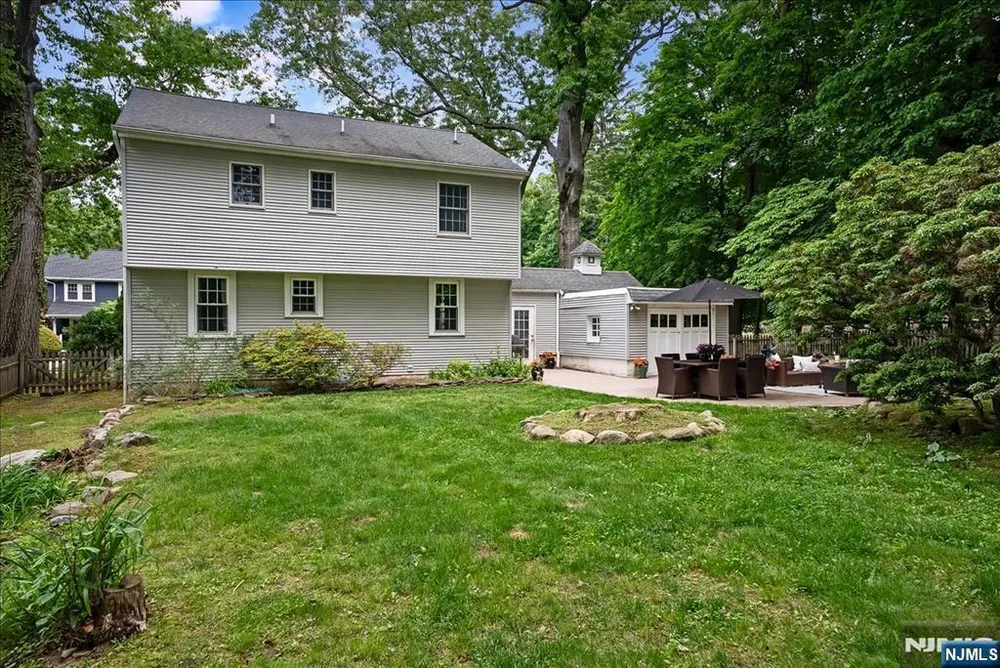22 Sterling Pl, Glen Rock, NJ 07452