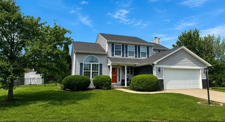 302 E Orchard Dr, Mahomet, IL 61853