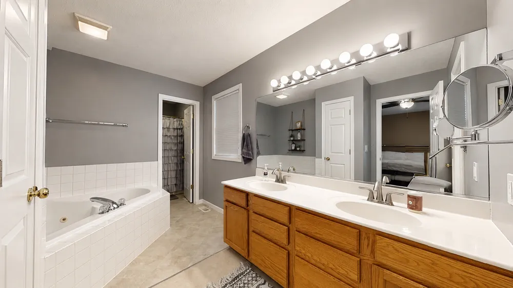 302 E Orchard Dr, Mahomet, IL 61853