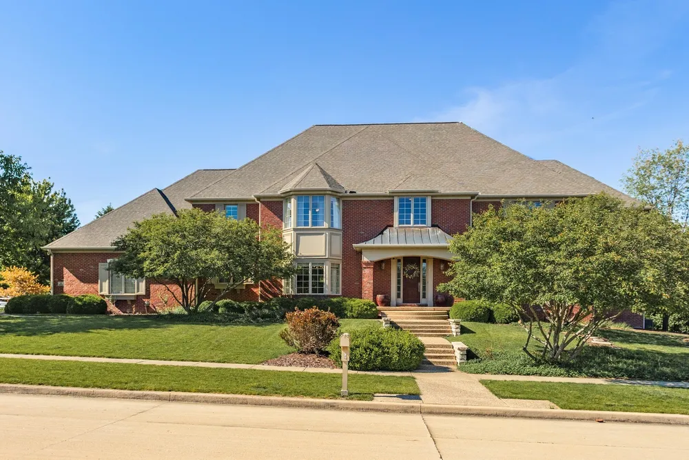 4 Bohrer Ct, Bloomington, IL 61704