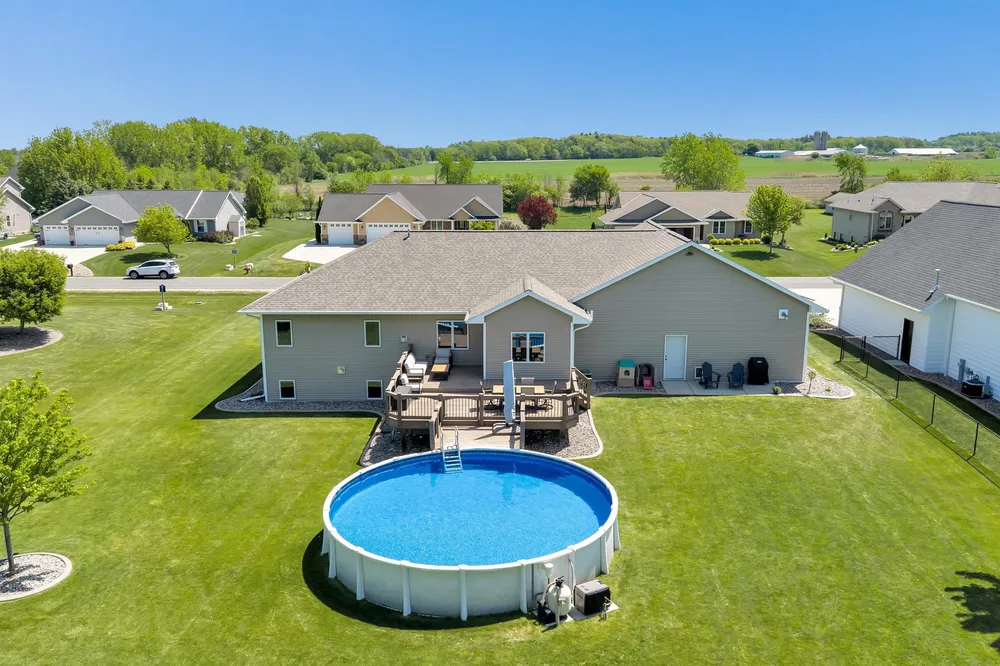 3660 Euro Ln, De Pere, WI 54115