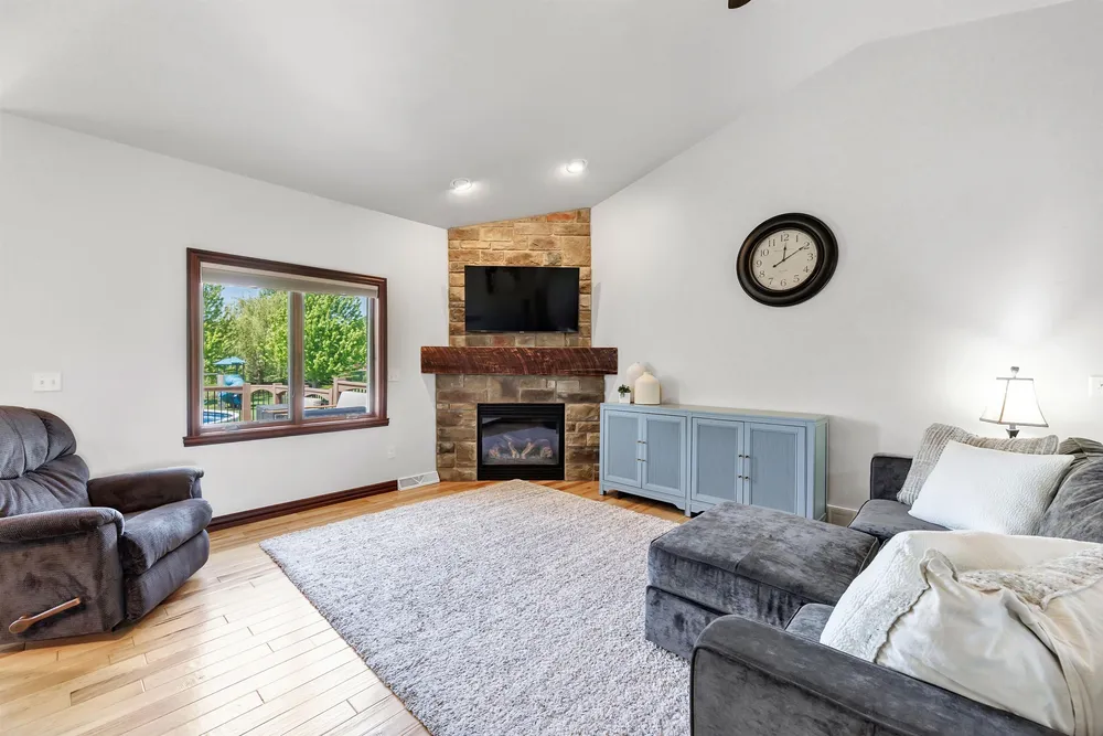3660 Euro Ln, De Pere, WI 54115