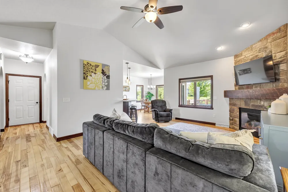 3660 Euro Ln, De Pere, WI 54115