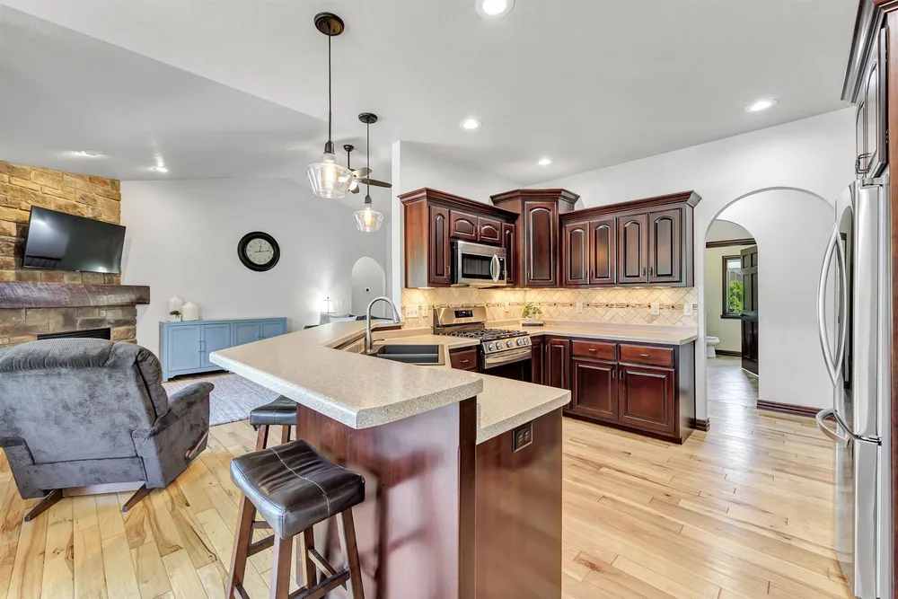3660 Euro Ln, De Pere, WI 54115