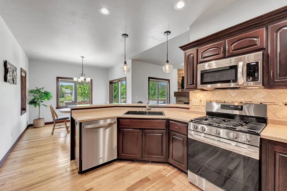 3660 Euro Ln, De Pere, WI 54115