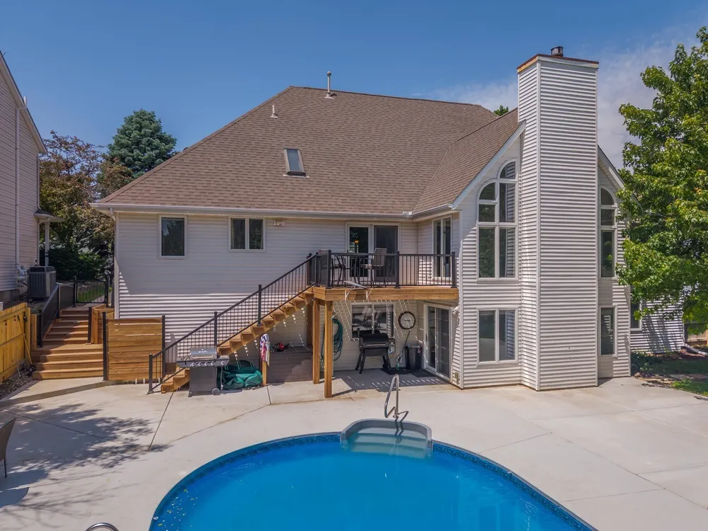 9 RED STONE COURT, Bloomington, IL 61704
