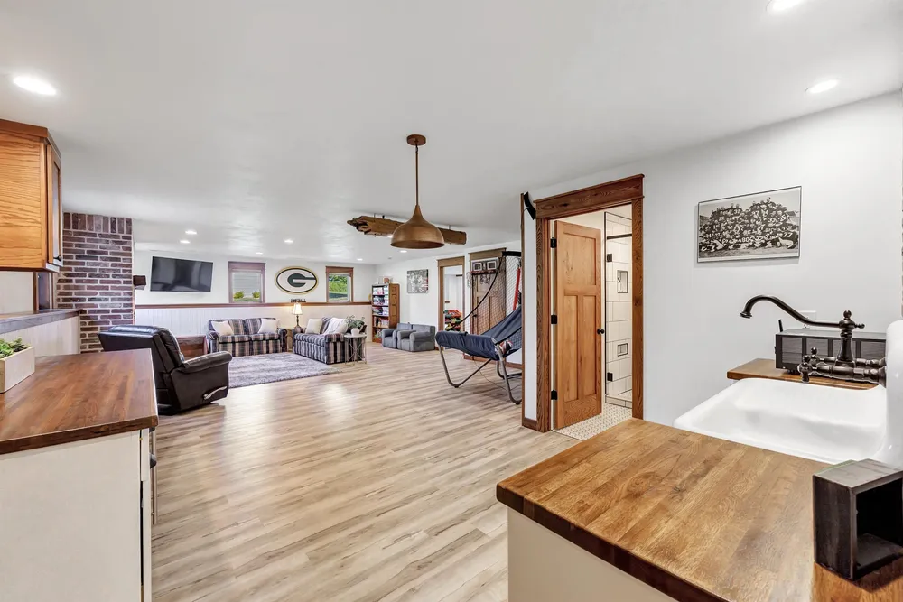 3660 Euro Ln, De Pere, WI 54115
