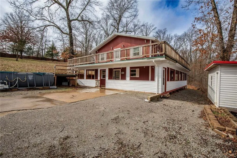 587 Pine Tree Dr, Pineville, MO 64856