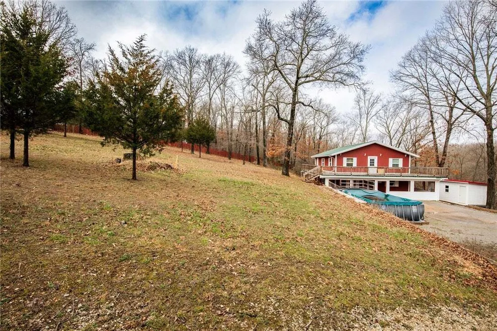 587 Pine Tree Dr, Pineville, MO 64856