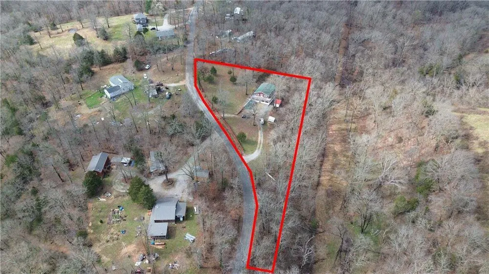 587 Pine Tree Dr, Pineville, MO 64856