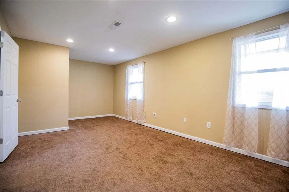 587 Pine Tree Dr, Pineville, MO 64856